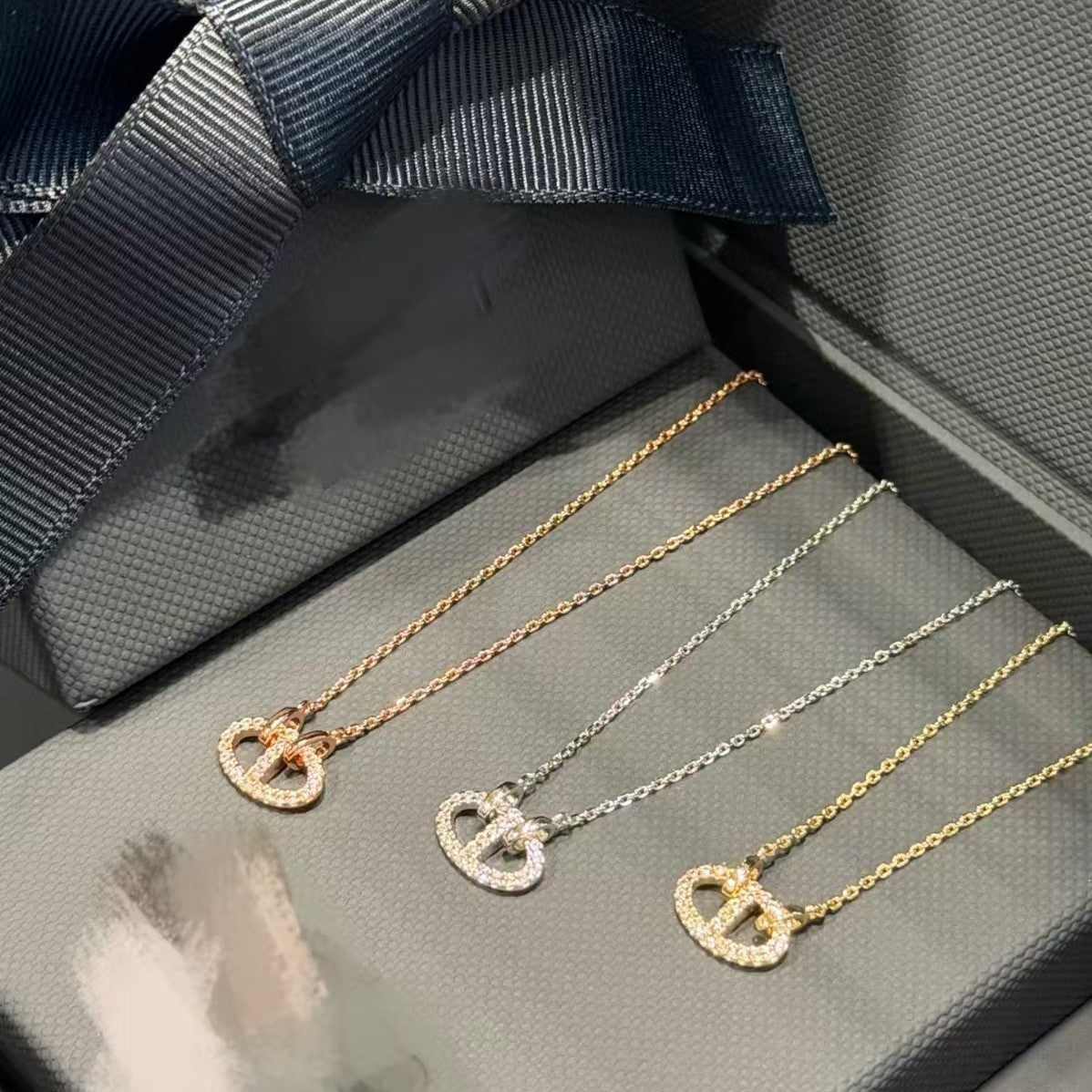 Zi Full Diamond Pig Nose Advanced Bracelet