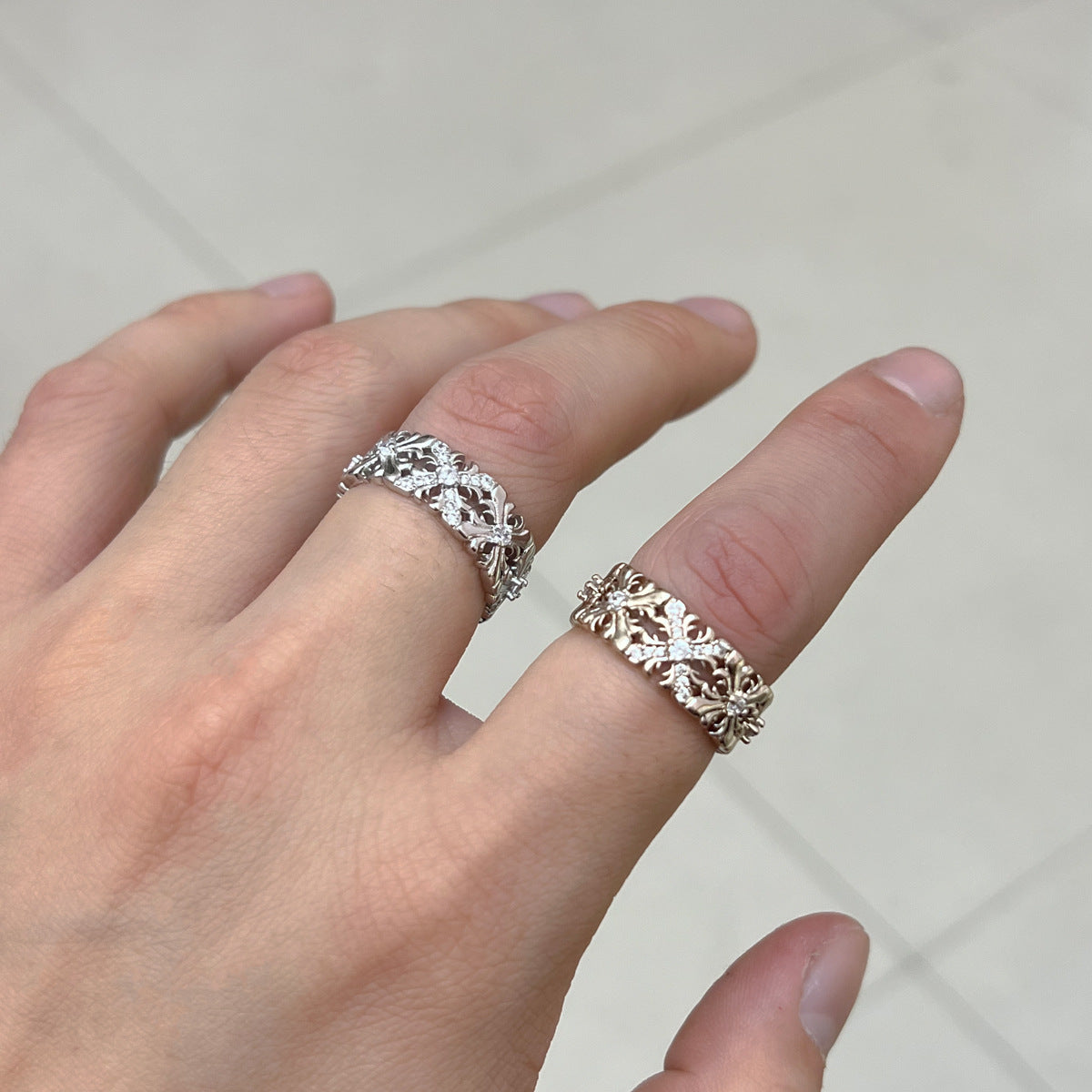 Hollow Flower-de-luce Carved Open Female Light Luxury Minority Ring