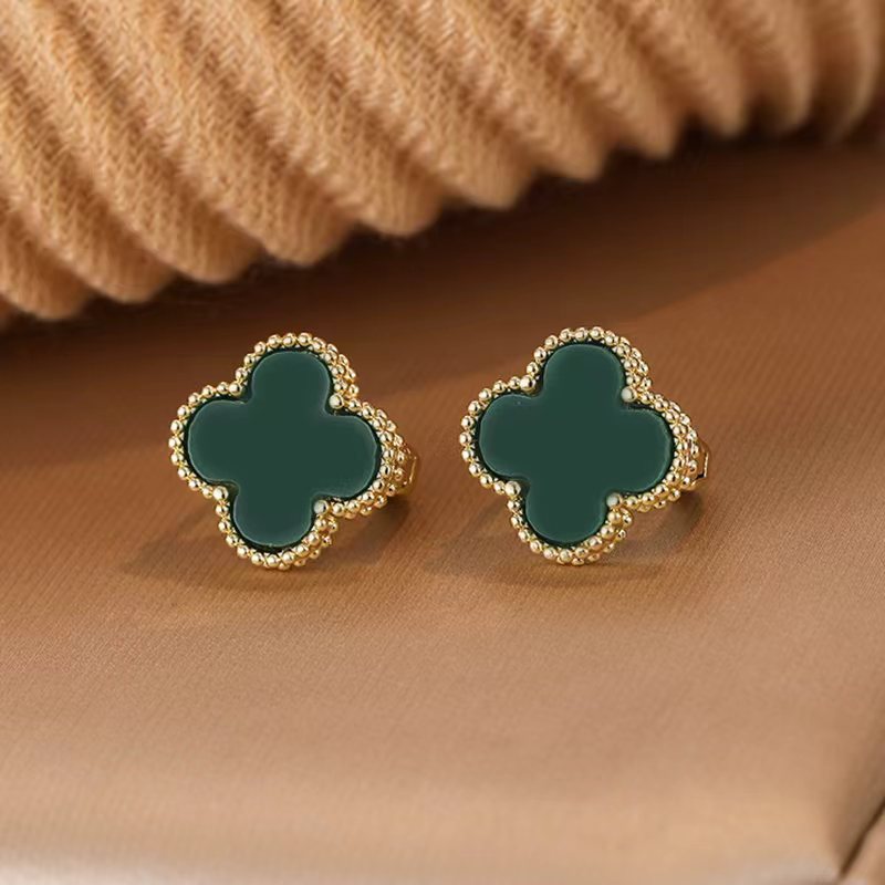 Leaf Clover Classic Style Light Luxury Ear Buckle