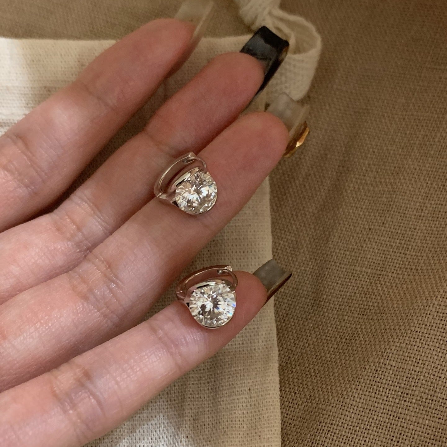 Women's Sterling Sier Ear Clip Moissanite 2 Karat Affordable Luxury Fashion Stud Earrings