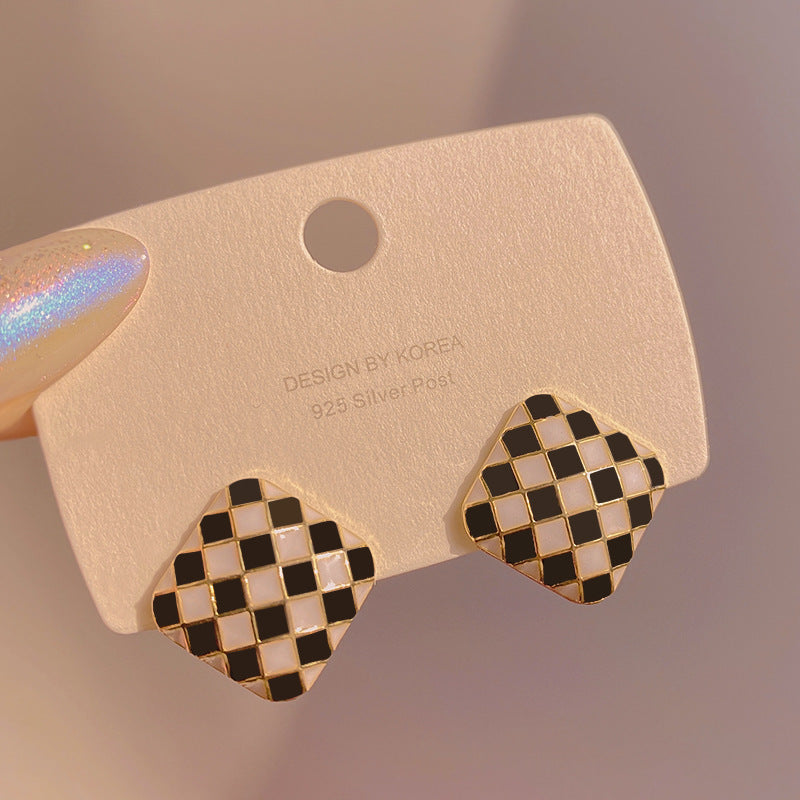 Women's Square For Niche Temperament Black White Design Stud Earrings