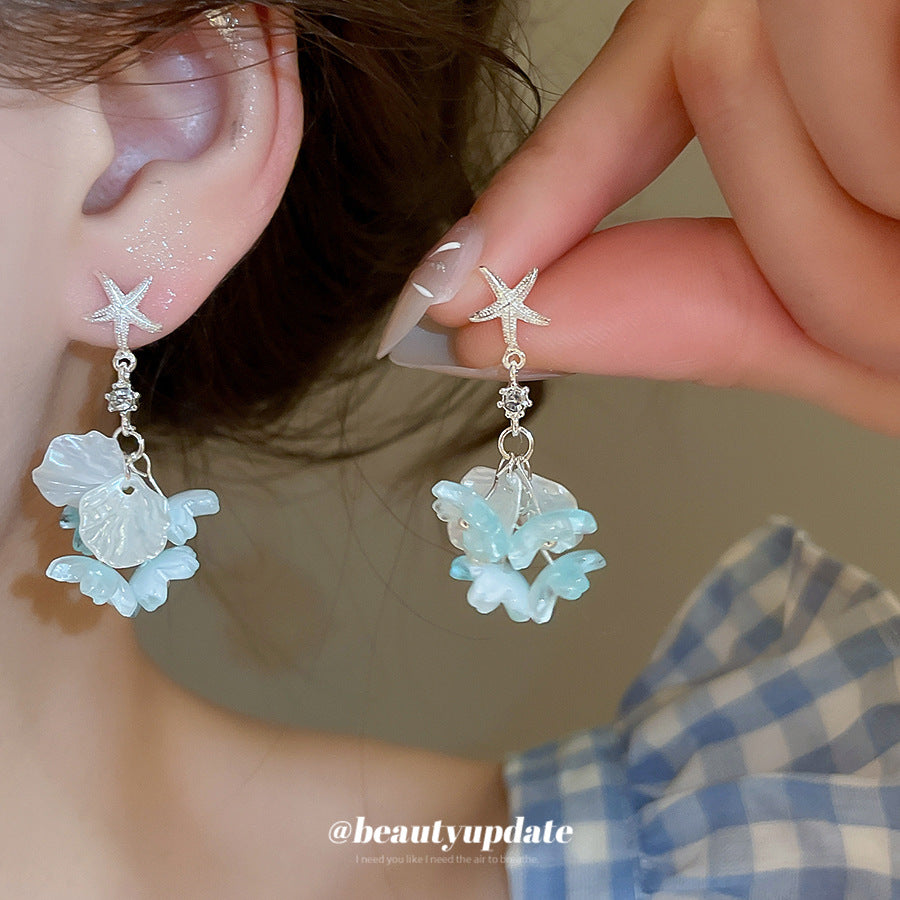 Women's Fresh Flower Pearl Light Luxury Temperament Fashion White Zircon Design Earrings