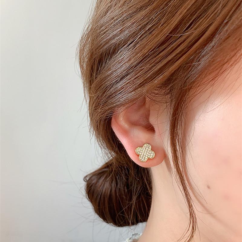 Women's Clover Magnetic Ear Clip High-grade Exquisite Earrings