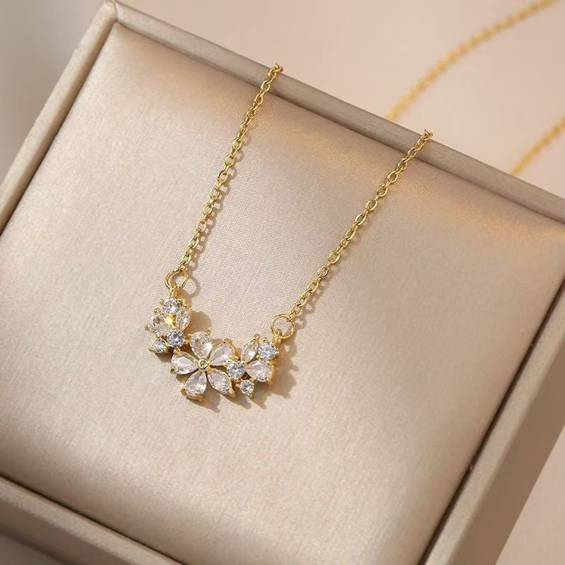 Sense Micro Inlaid Zircon Three Flowers Five Petal Flower Design Necklace