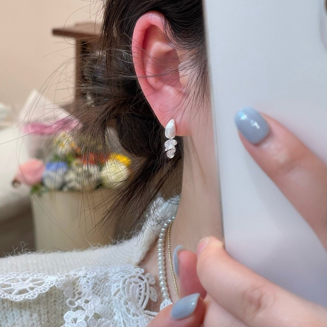 Rhinestone Tassel Minimalist Design Clear Cold Earrings