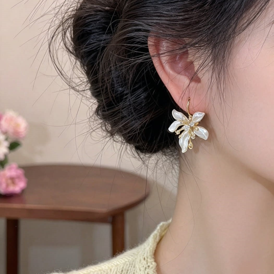 Women's French Gentle Drip Glazed Flower Zircon Fashion Temperamental Minority Design Ear Buckle