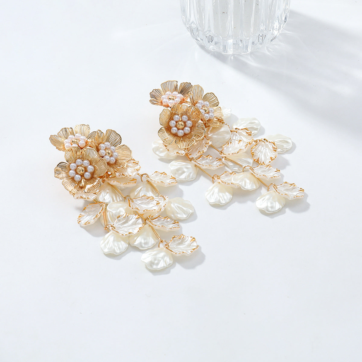 Women's Sweet Dopamine Imitation Pearl Woven Flower Earrings