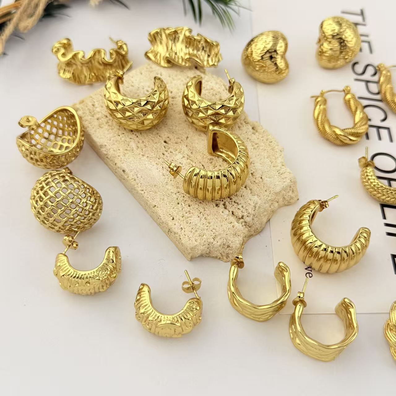 Twist Pleated Design Shaped Fashion Commuter Style Simple Versatile Elegant Earrings