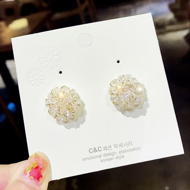 Women's Wild Crystal Flowers High-grade Ear Hipster Fashion Stud Earrings