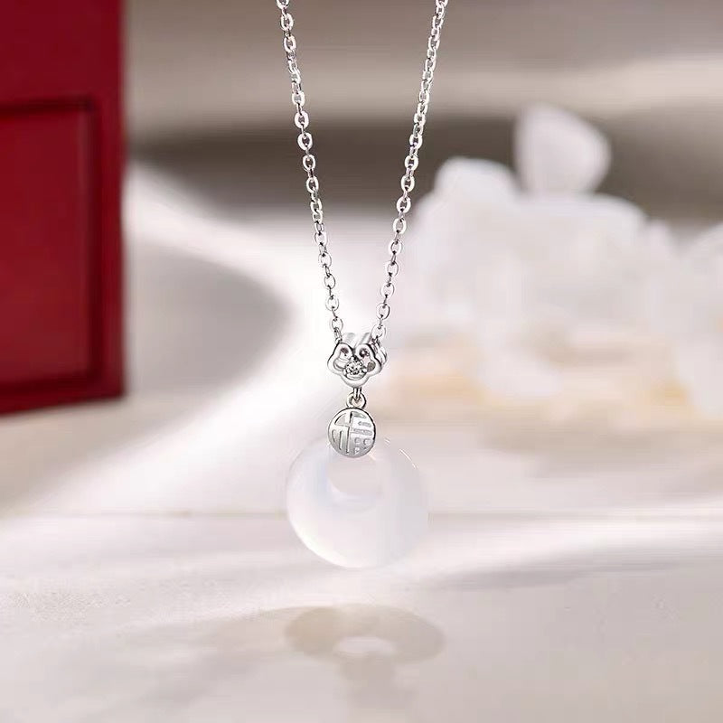 Sier Female White Chalcedony Special Interest Light Luxury Sterling Clavicle Necklace