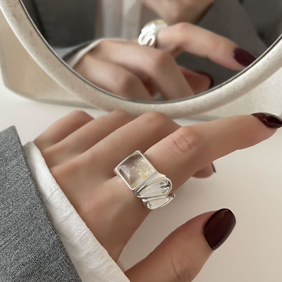Ocean Style Sterling Sier Female Shell Shape Opal Stone Niche Ring