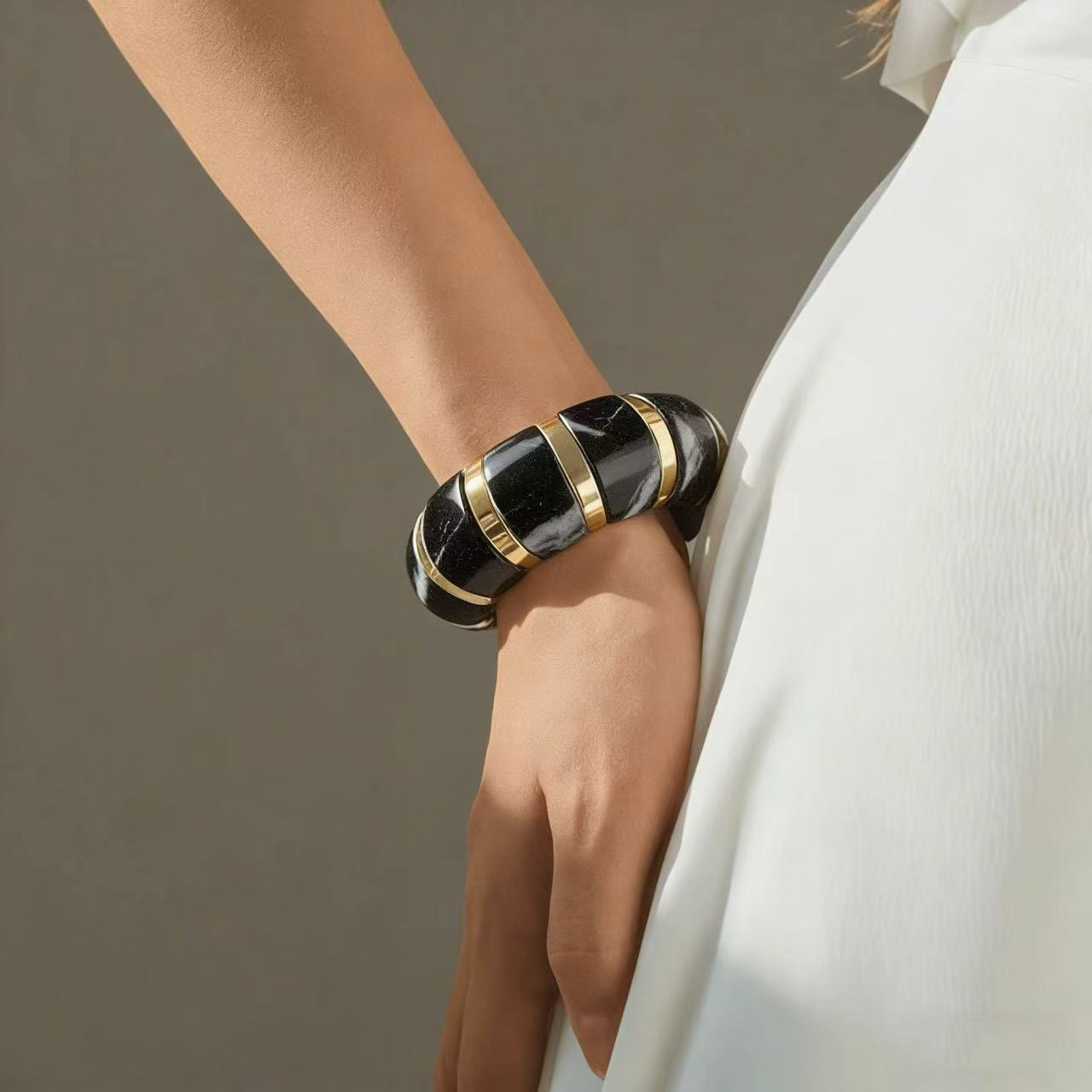 Women's Fashion Vintage Acrylic Elastic Elegant Bracelet