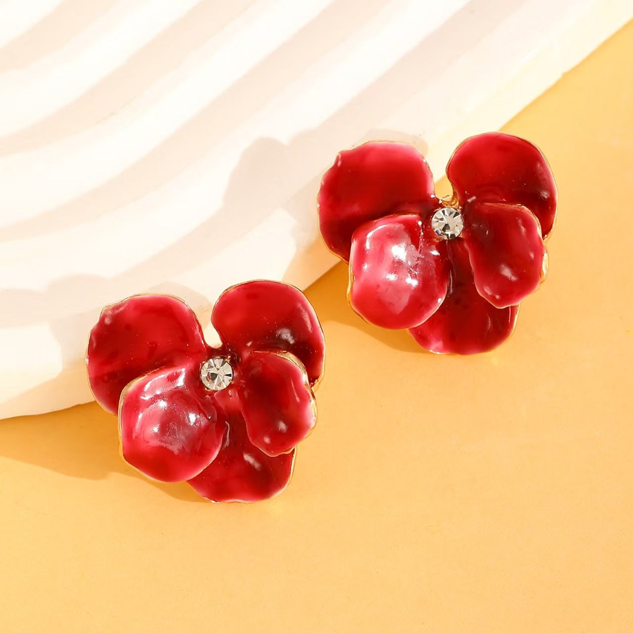 Women's Ruffled Oil Dripping Pleated Ear Cream Sweet Style Flower Enamel Stud Earrings