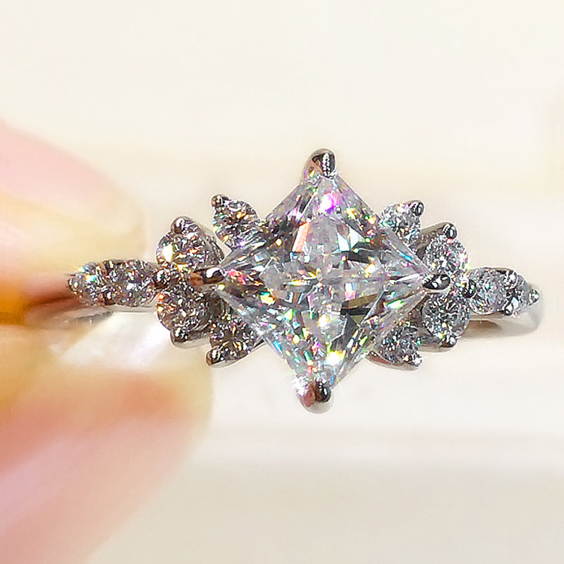 Female Small Flower Exquisite Fashion Wedding Rings