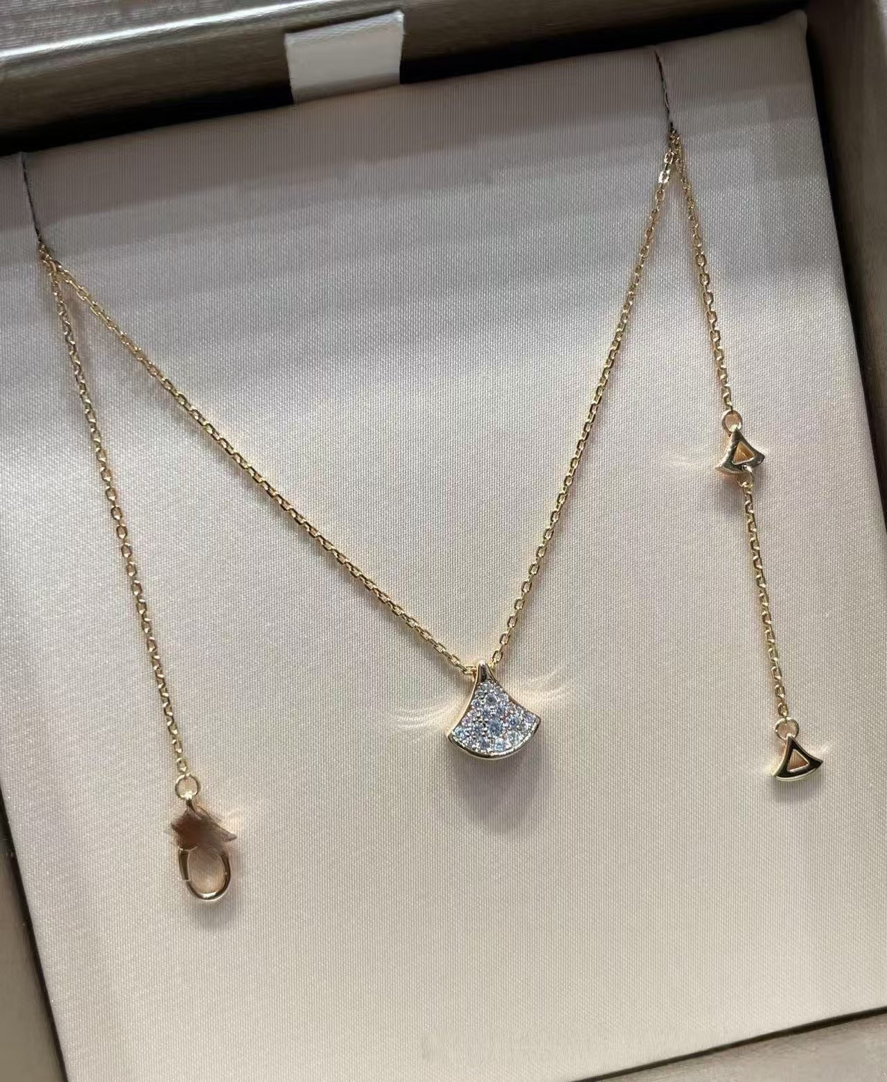 Version Fan-shaped Fritillary Female Rose Gold Necklaces