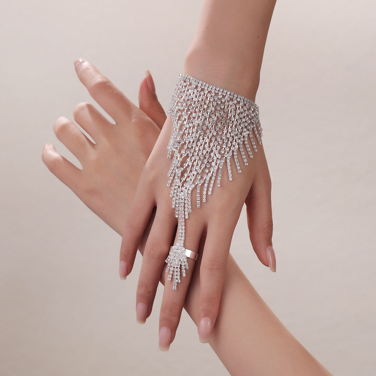 Rhinestone Inlaid One Finger Chain Bride Bracelet