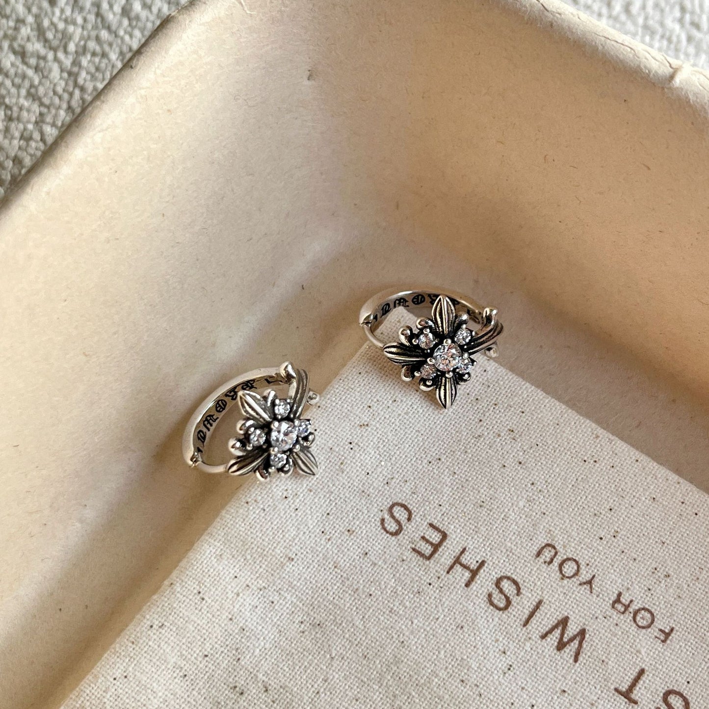Women's Cross For Retro Aloofness Style Design Earrings