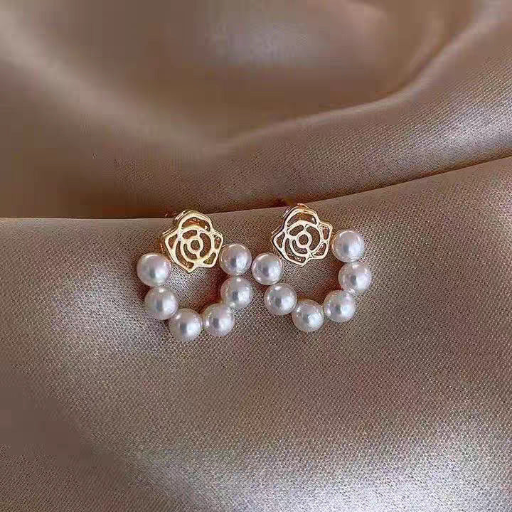 Charming Women's Bow Pearl Light Luxury Earrings
