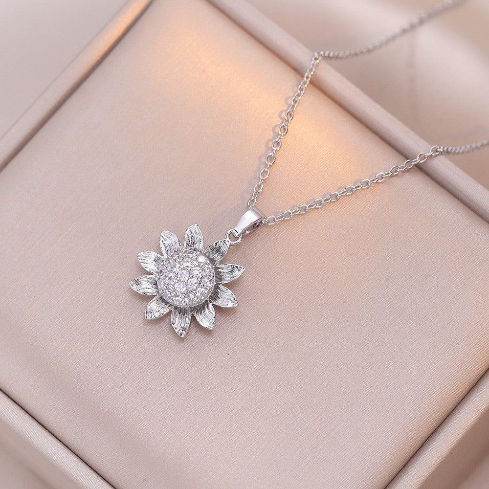 Female Minority Fashion Design Rotating Bauhinia Zircon Flower Necklace