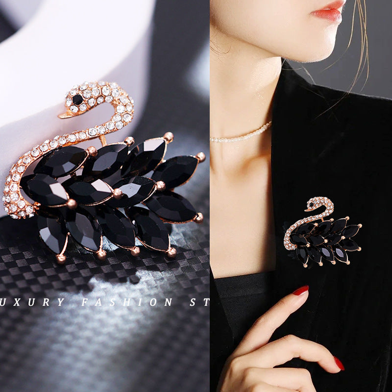 Women's Golden Carp Brooch Exquisite Corsage Luxury Brooches