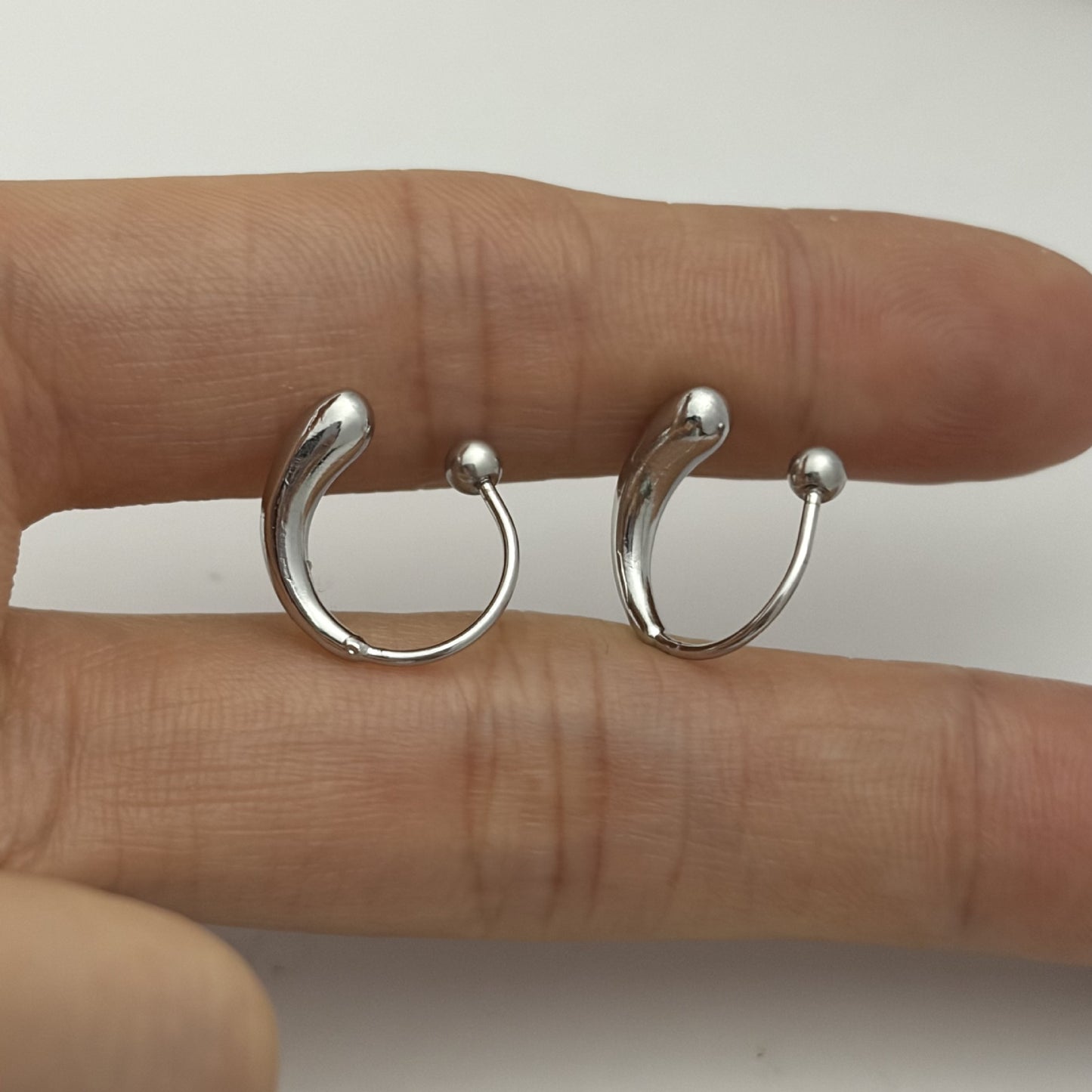 Women's Screw Tightening Buckle For Water Drop Earrings