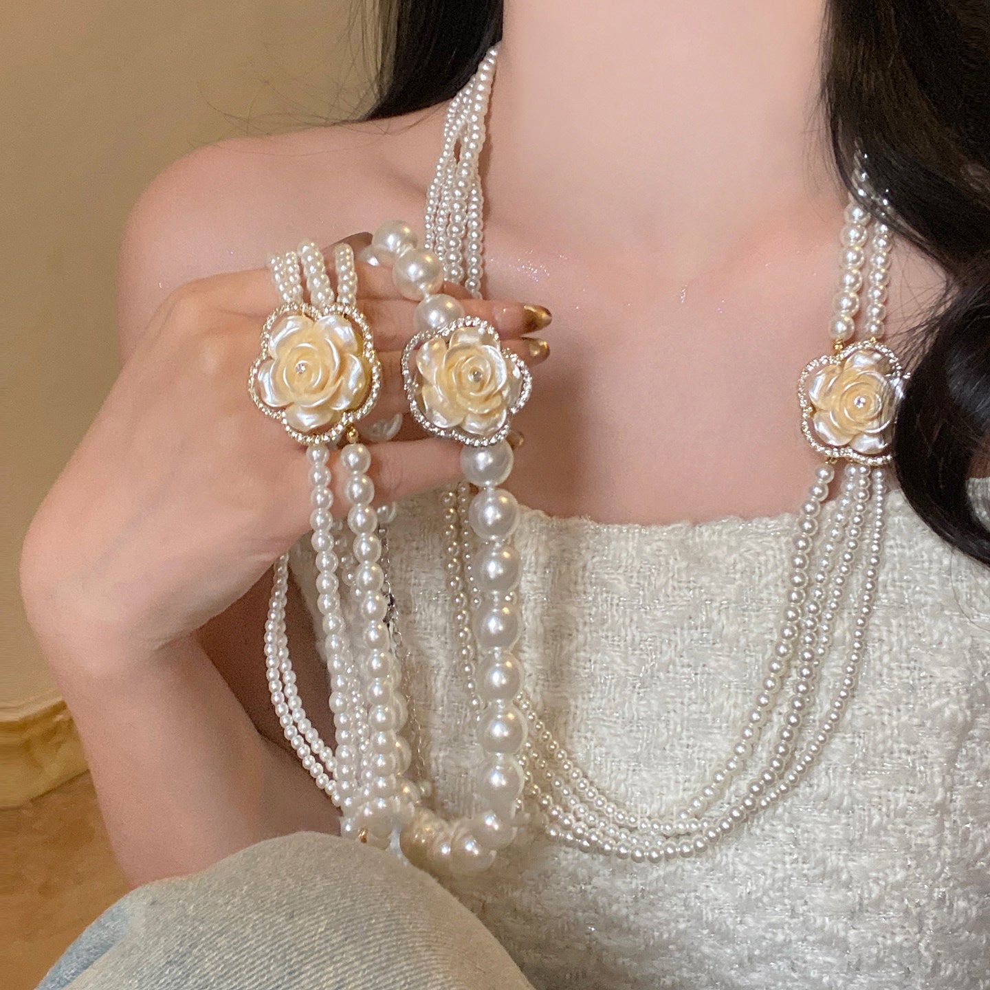 Women's French Style Retro Elegant Clavicle Chain Light Luxury High-grade Sweater Necklaces