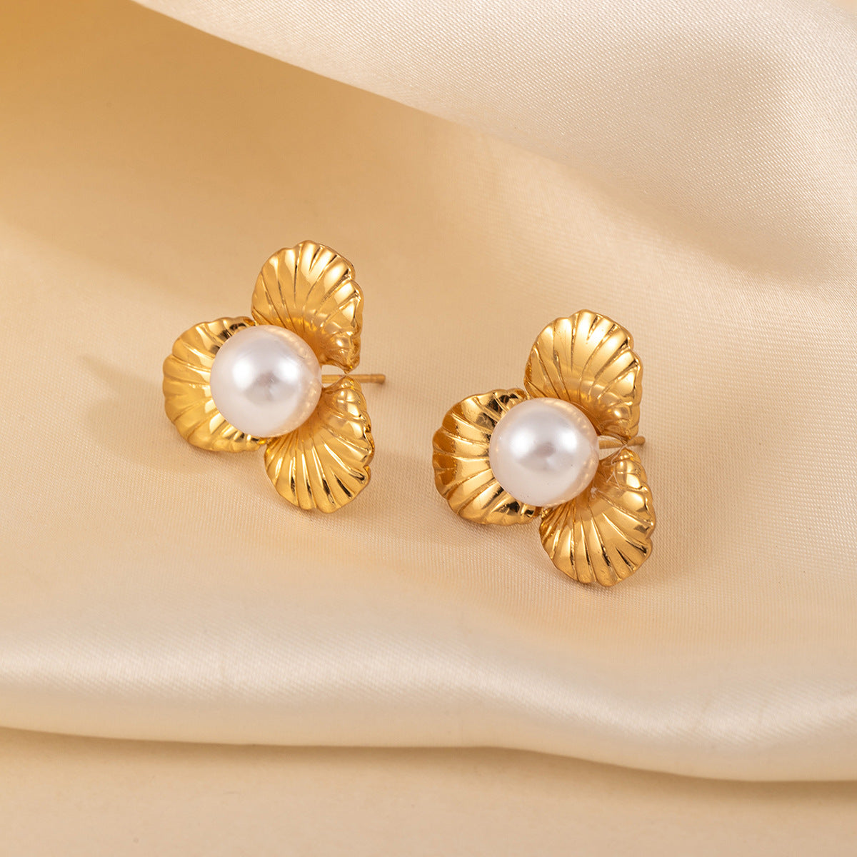 Steel Flower Heart Pearl Female Light Luxury Minority Water Stud Earrings