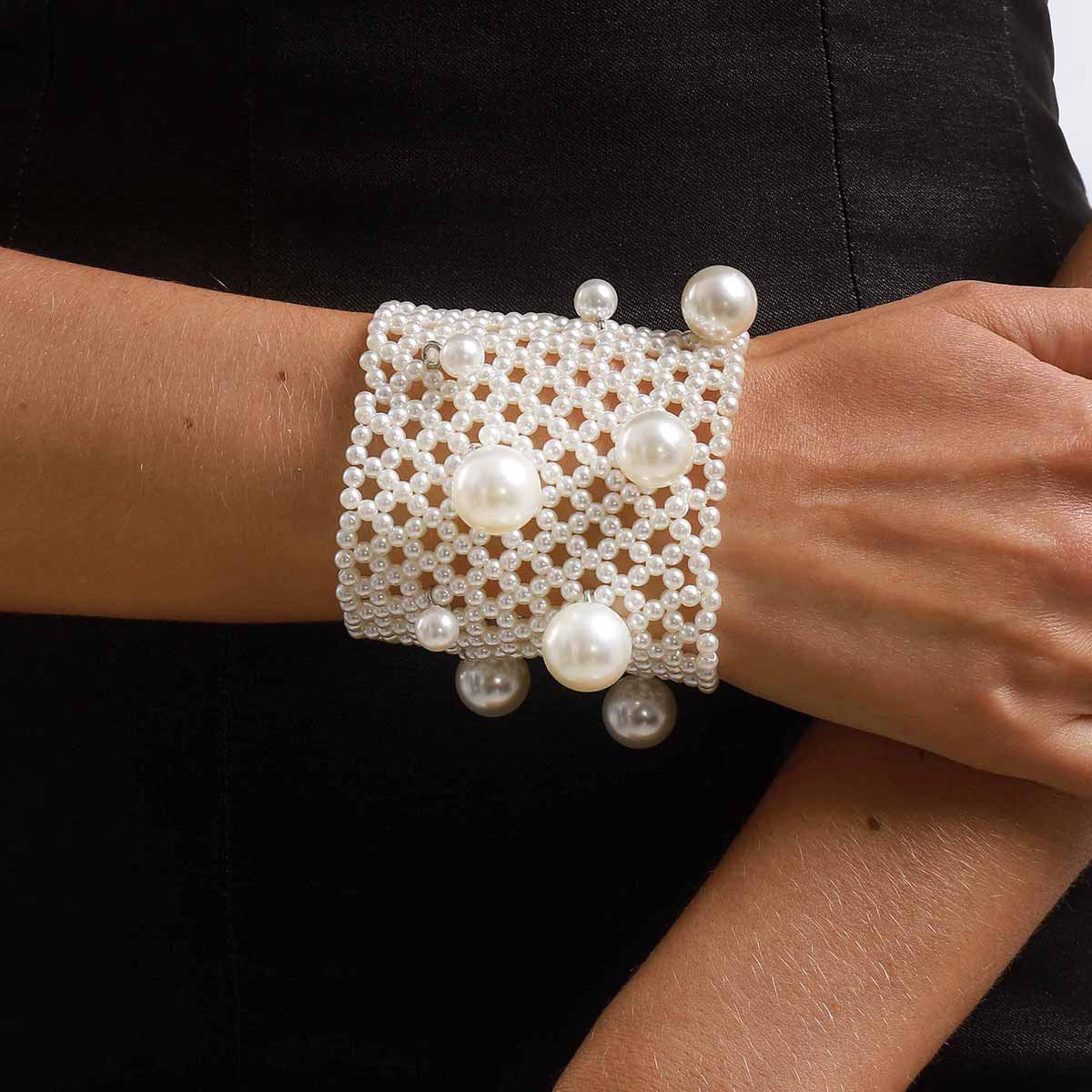 Women's Pattern Pearl Elastic Light Luxury Temperament Wide-brimmed Bracelet