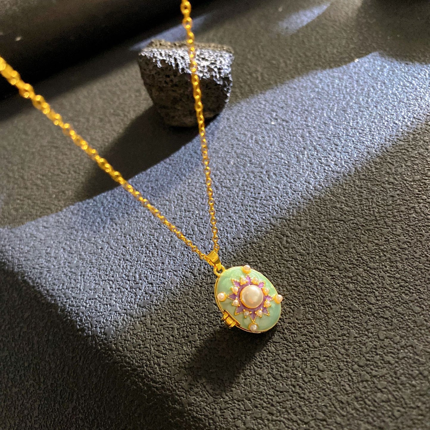 Women's Drip Glazed Box Fashion Shell Pearls Light Luxury Clavicle Pendants
