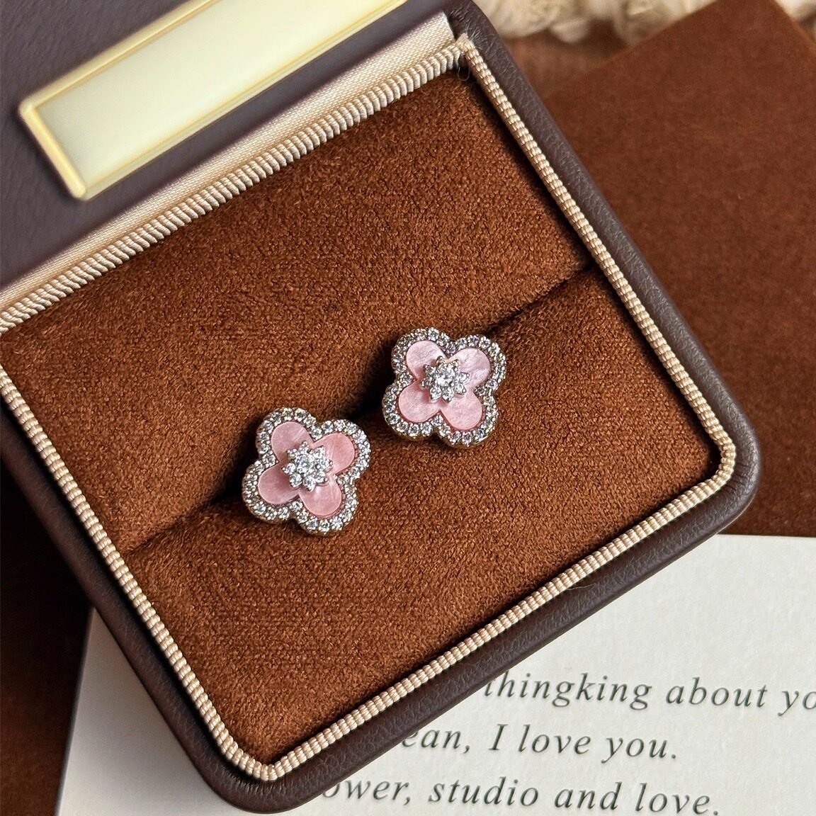 Imitation Pink Shell Four-leaf Flower Ear Drawable Graceful Fashionable Clavicle Bracelet