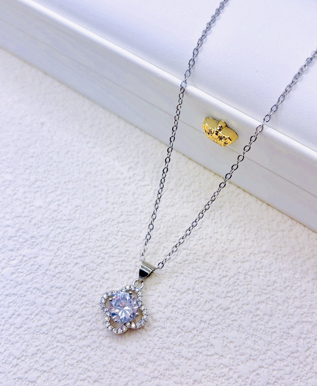 Light Luxury Temperament Fashionable Elegant Design Necklaces