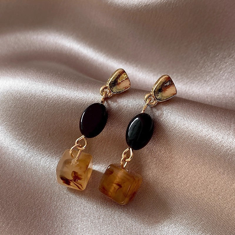 Women's Retro Coffee Color Style Light Luxury Temperament High Sense Stud Earrings