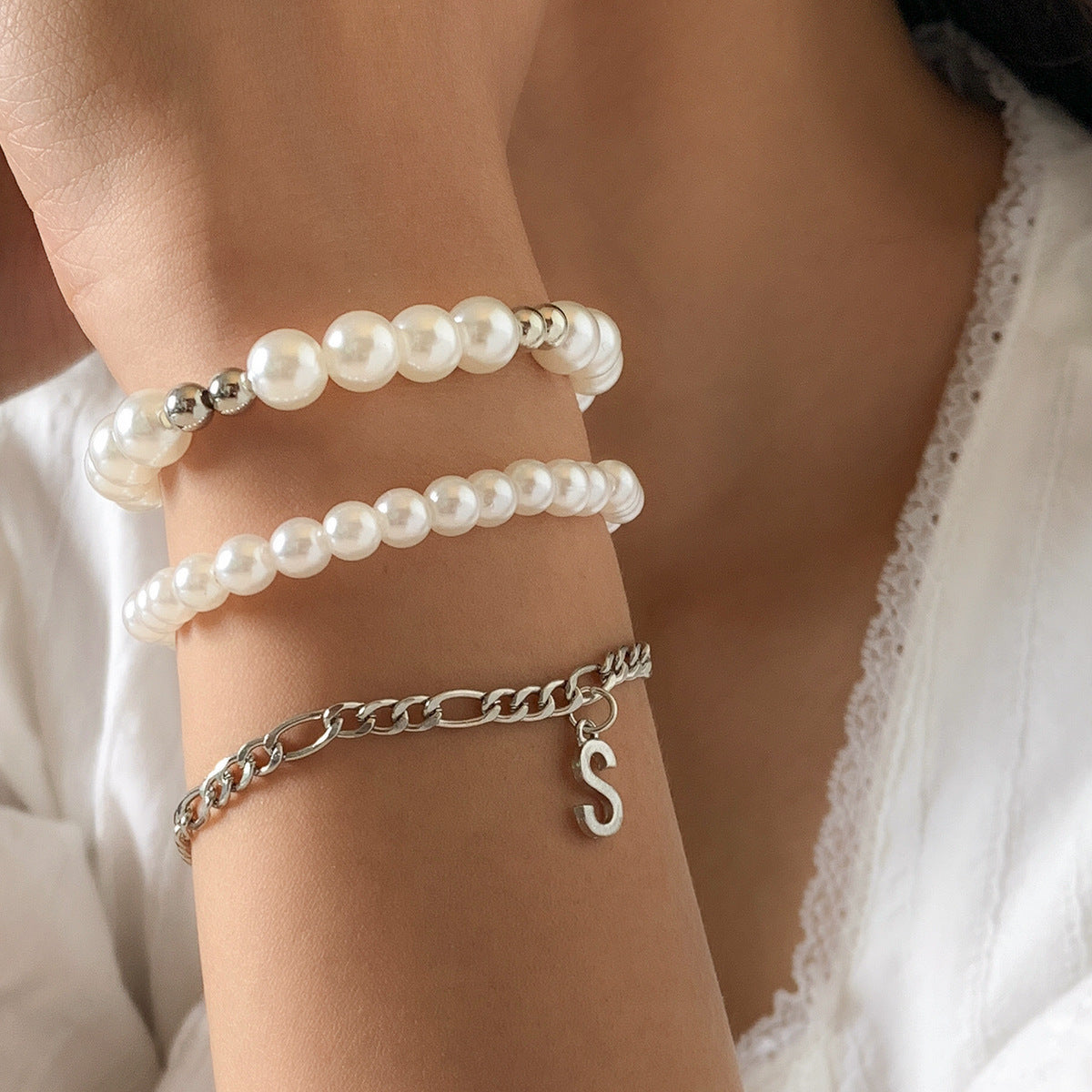 Women's Minimalist Bowknot Stringed Pearls Suit Fashion Twin Bracelets