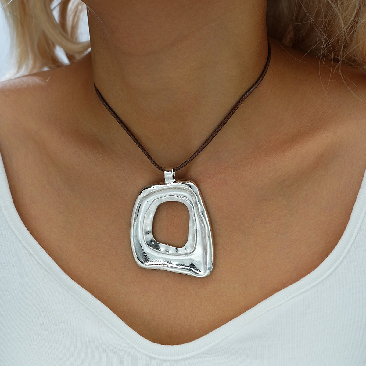 Exaggerated Liquid Flower Simple Metallic Fashion High-grade Necklace