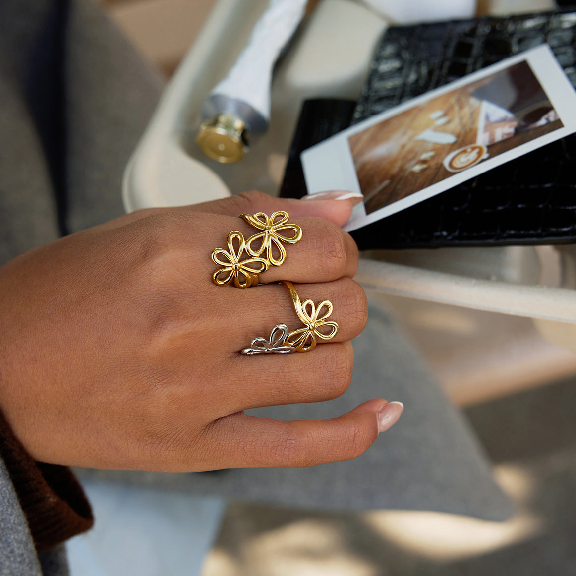 Women's Ding Titanium Steel Flower Light Luxury Ring