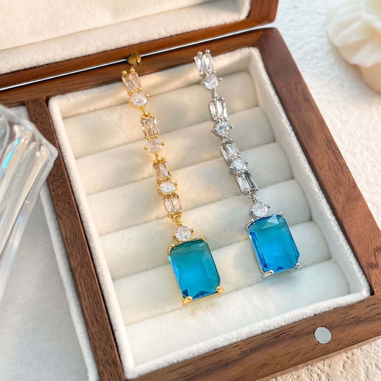 Blue Rhinestone Zircon Geometric Flower Light Luxury High-grade Design Sense Earrings