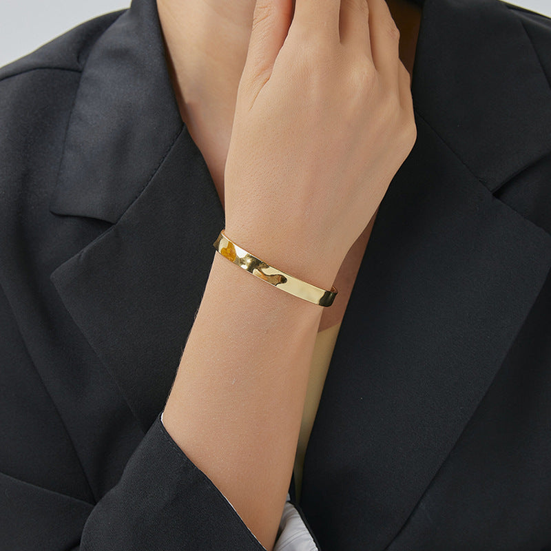 Stylish Simple Wind Beat Pattern Female Brass Bracelet
