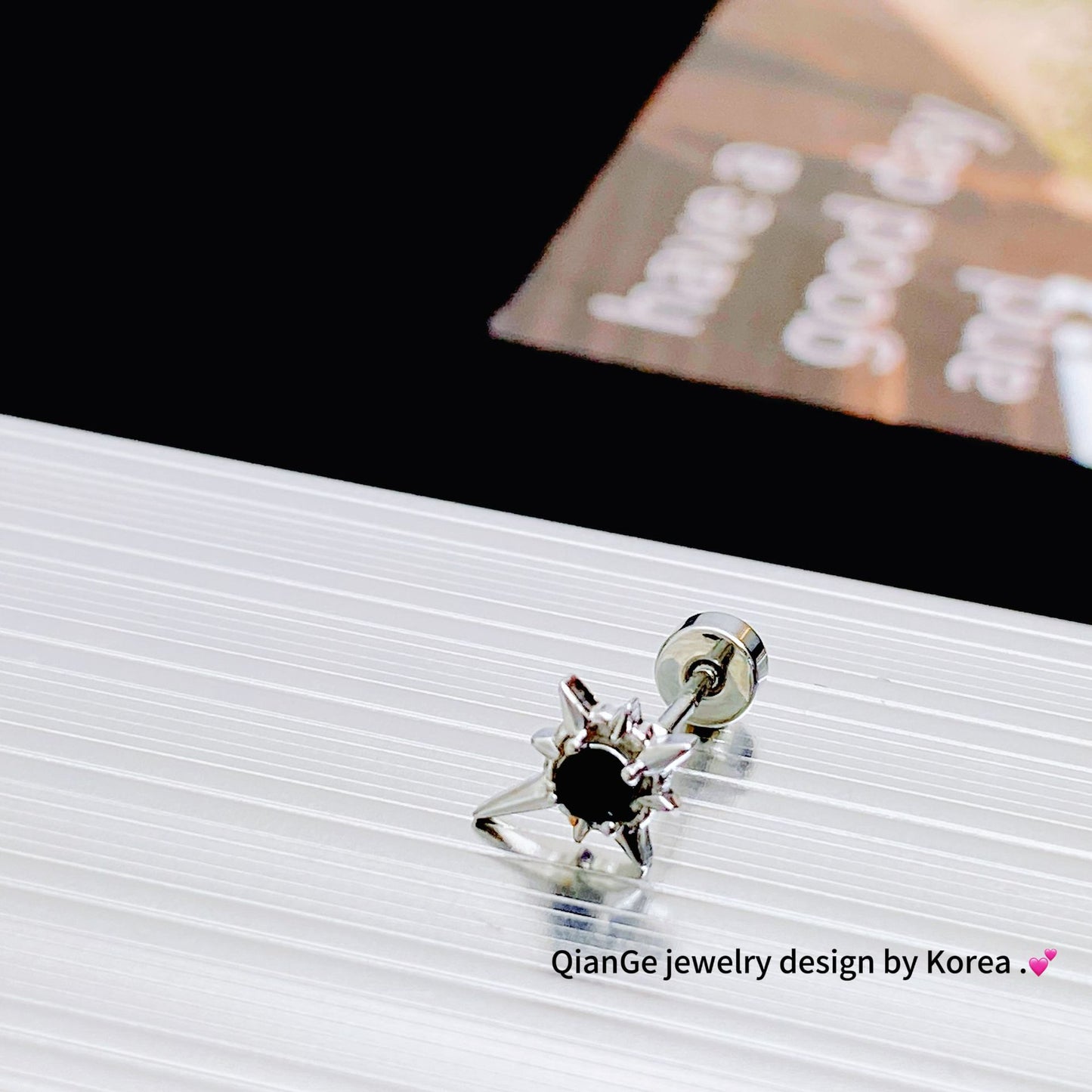 Unisex Style Personalized Hip Hop Pattern Single Ear Bone Screw Stud Earrings
