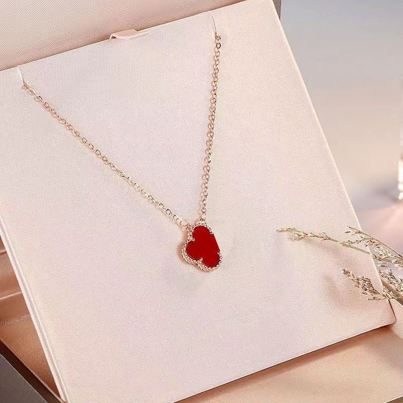 Version V Gold Clover Female Fashion Light Luxury Necklaces