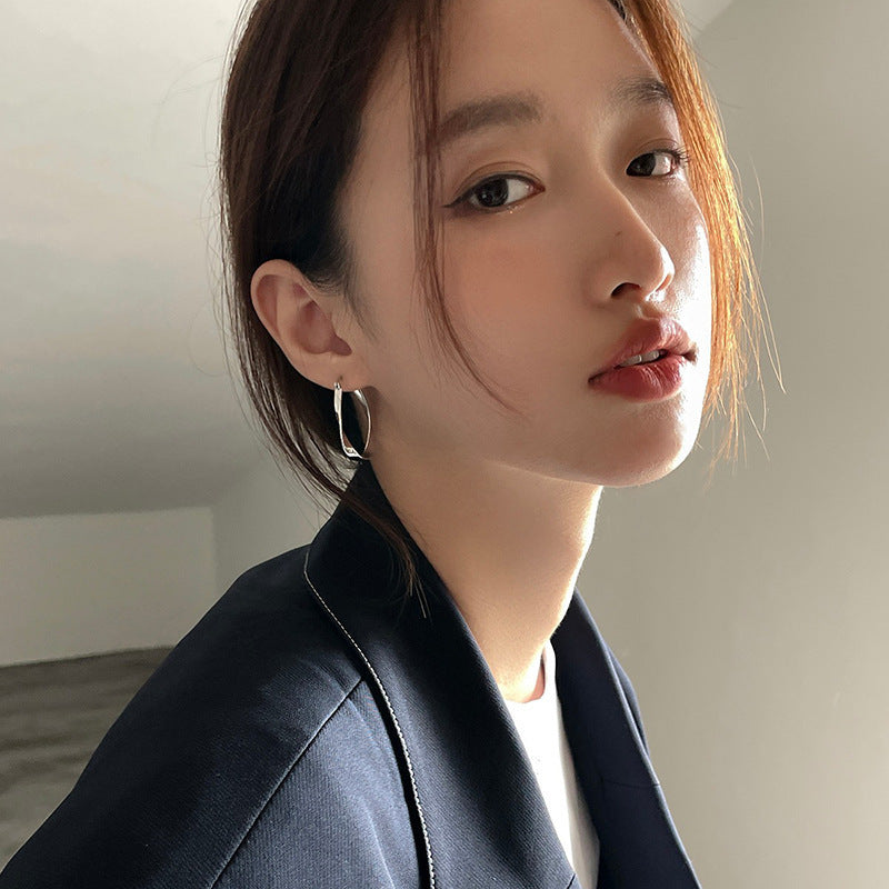 Women's Mobius Strip Clip Simple Light Luxury Elegant Circle Ear Buckle