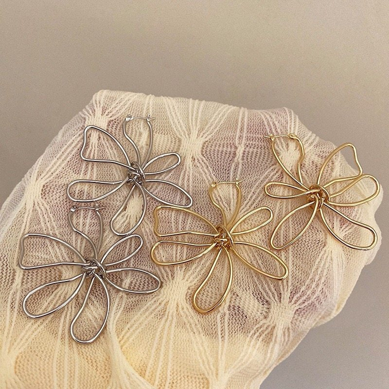 Retro Minimalist Metal Line Flower Fashion Minority Design Earrings