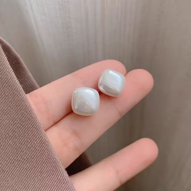 Women's Light Luxury High-grade Sense Niche Temperament Stud Earrings