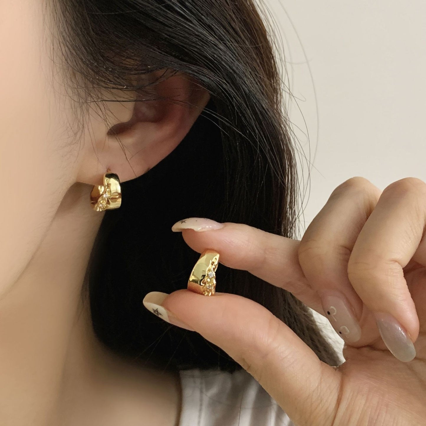 Women's Korean Fashion Temperamental Minority Design Style Petite Stud Earrings