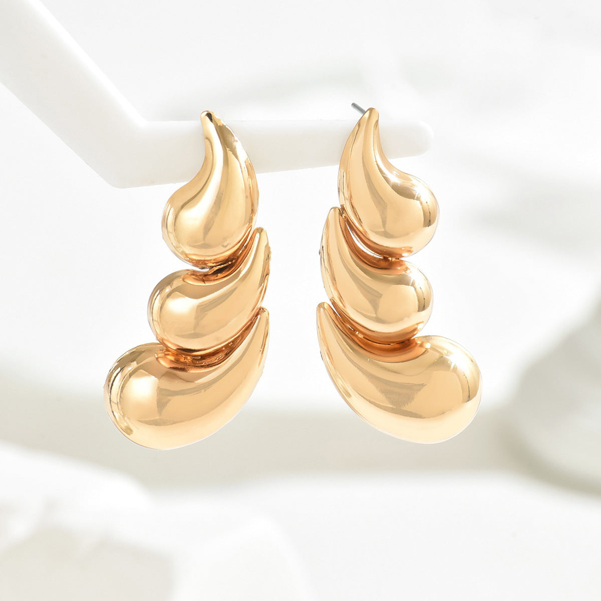 Simple Ladies Water Drop Niche Comma Earrings