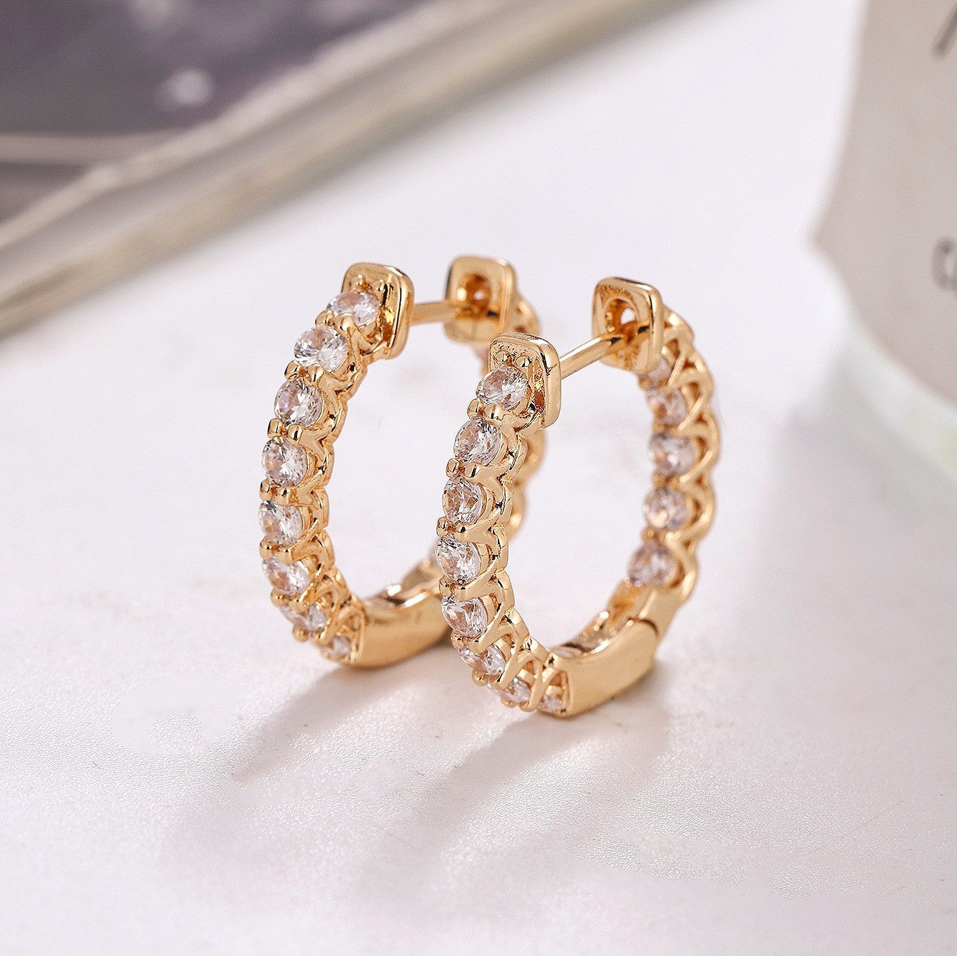 Women's Zircon Round Versatile Points Light Luxury Ear Earrings