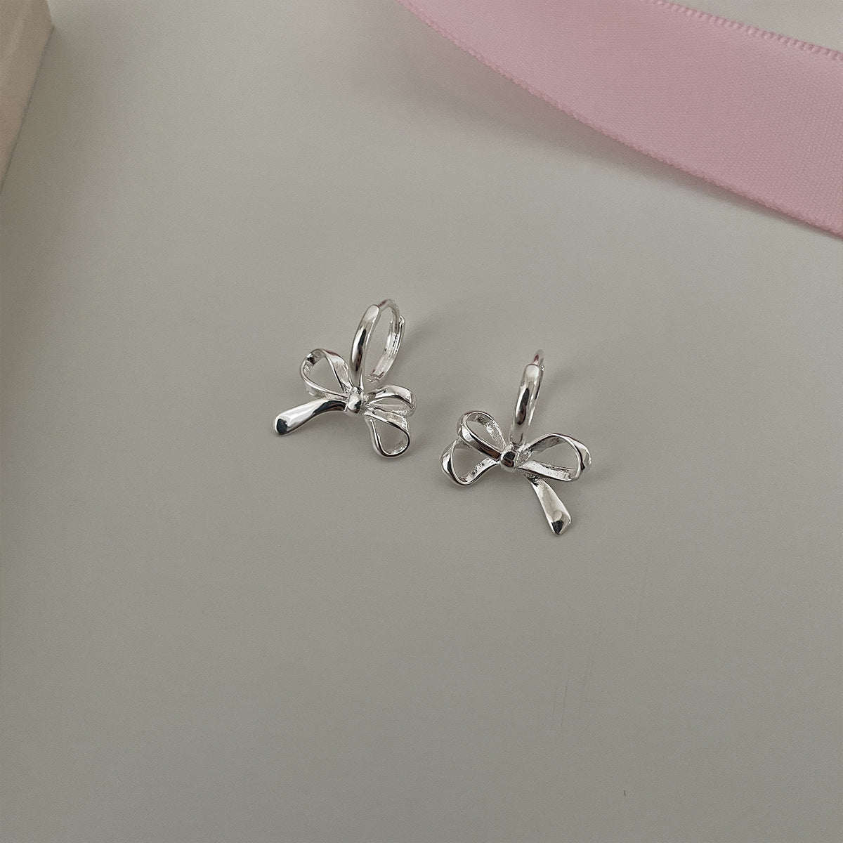 Women's Bow Clip Light Luxury Minority Metal Earrings