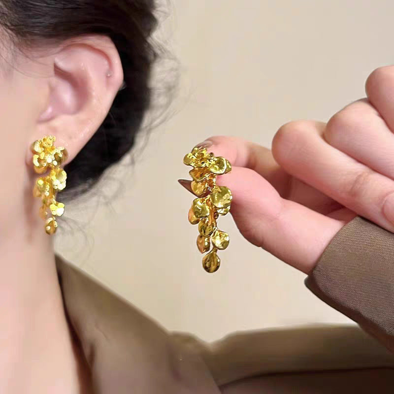 Charming Women's Bow Pearl Light Luxury Earrings