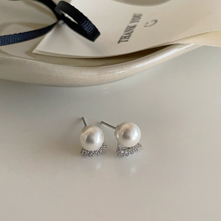 Small Pearl Female Niche Retro Personality Earrings