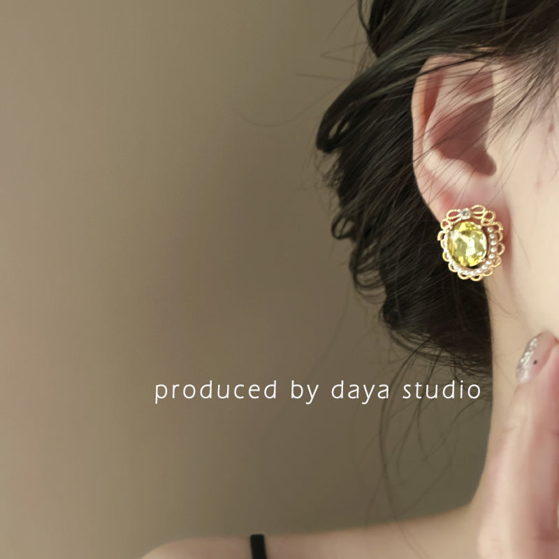 Women's Retro Olive Green Rhinestone Oval Light Luxury High-grade Design Fairy Earrings