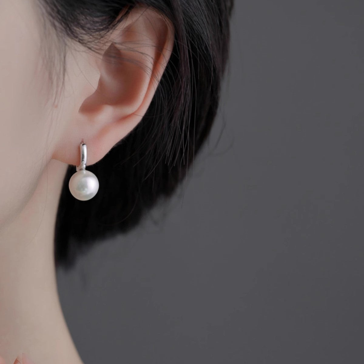 Women's Small Simple Hollow Pearl High-grade Refined Stud Earrings